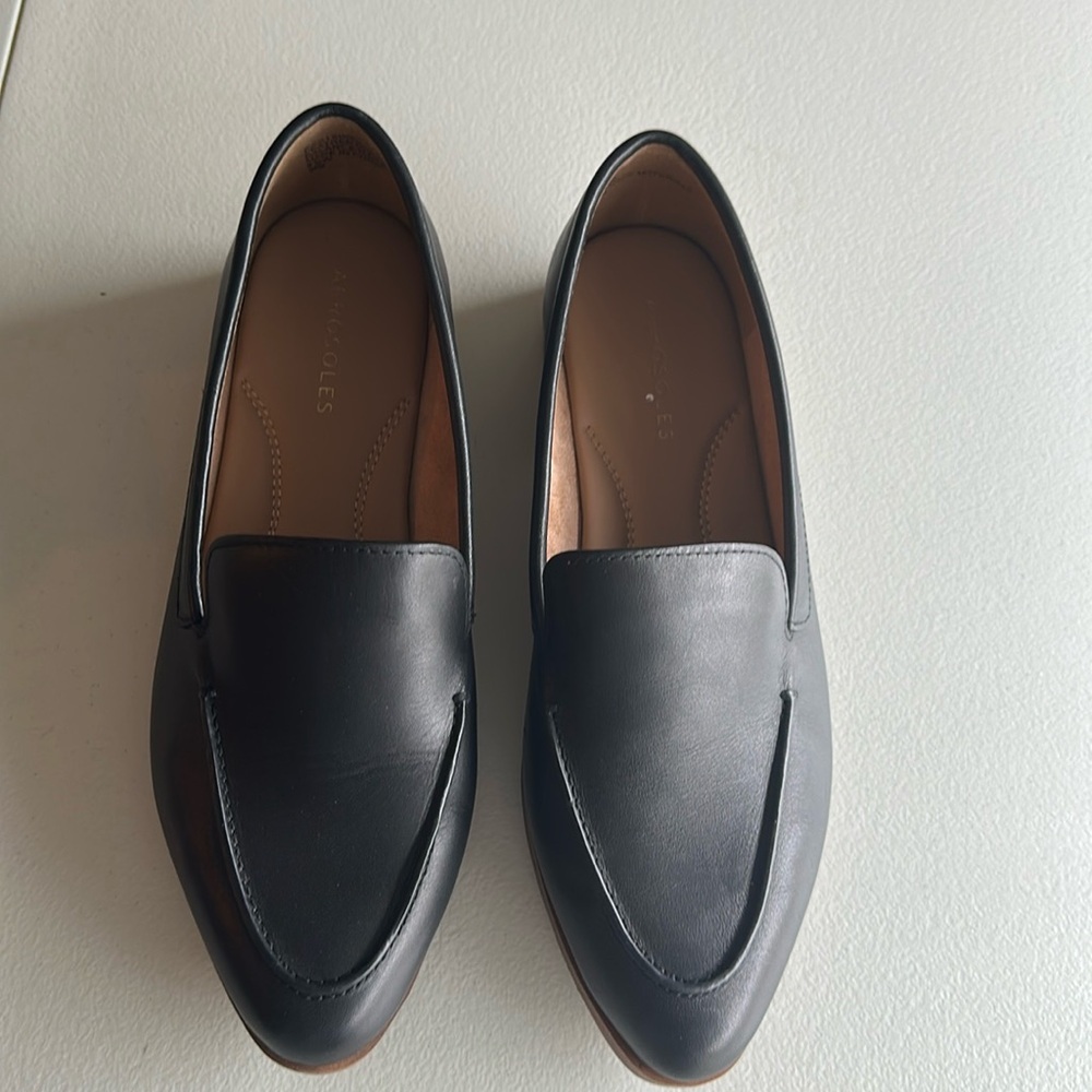 AEROSOLES Classic Black Loafers